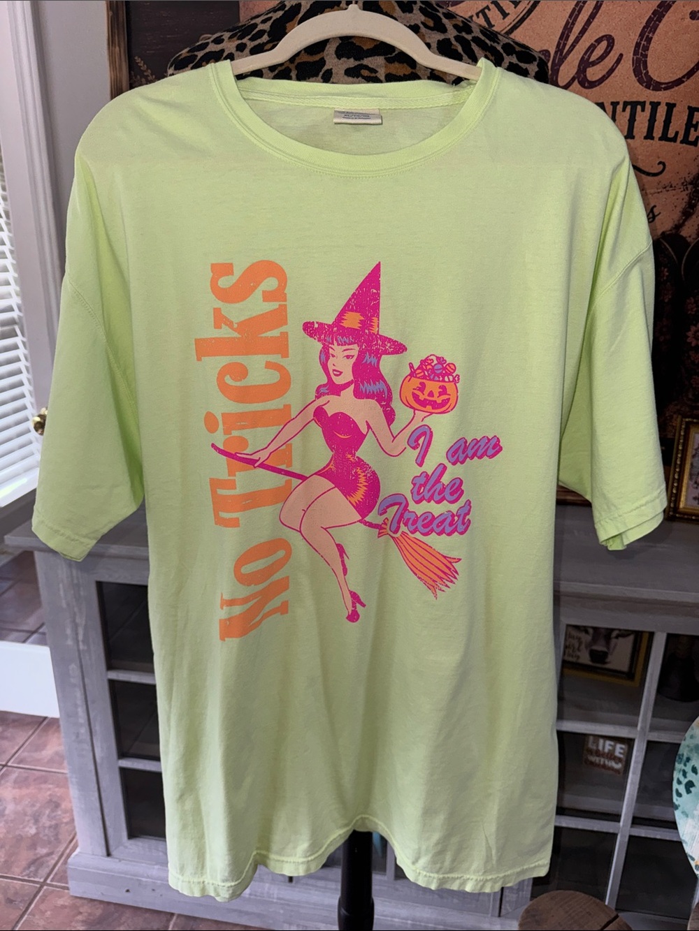 Neon Lime 'No Tricks' Halloween Graphic Tee - I Am The Treat  Sz XL